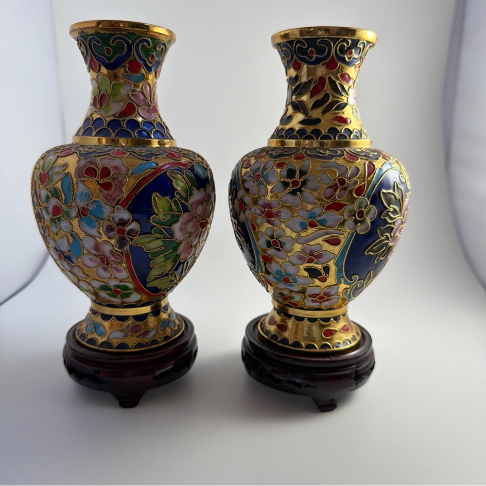 Ornate Chinese Floral Enamel on brass Cloisonné Bud Vase 6” Vintage Set of 2 - Picture 8 of 16